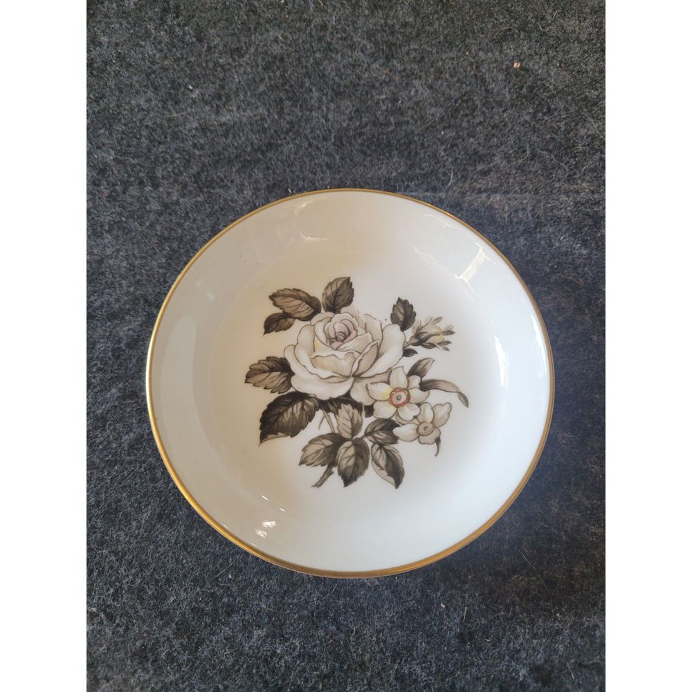 Royal Worcester Fine Bone China 4" Trinket Dish Torquay Flower Made in England